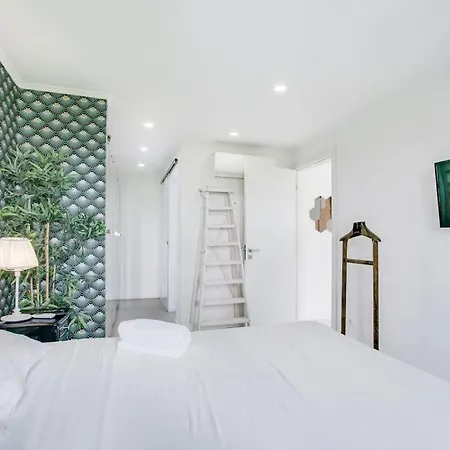 White And Light House * Costa de Caparica