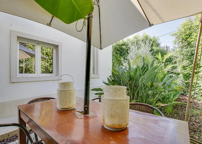 White And Light House * Costa da Caparica
